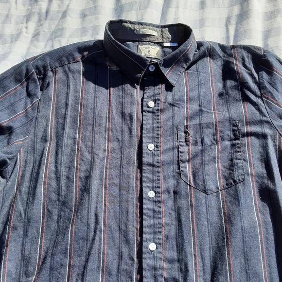 Volcom button down - Picture 4 of 4